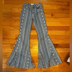 Like New Shyanne High wasted Printed Flares